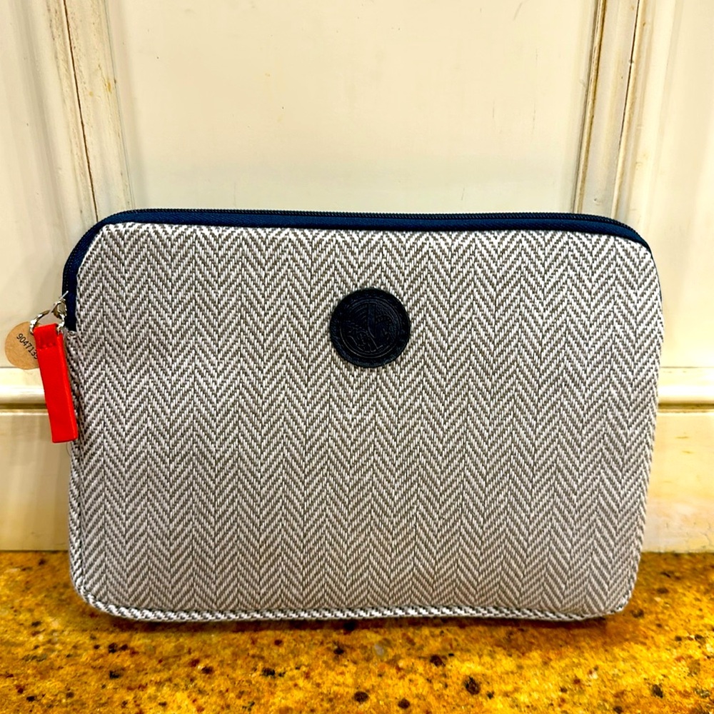 NWT🩷AIR FRANCE BUSINESS CLASS ZIPPERED COSMETIC/TOILETRIES CASE WITH ITEMS